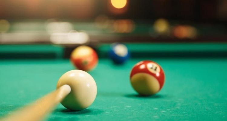 Jovem é assassinado a tiros enquanto jogava sinuca em bar de Manaus