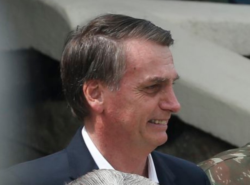 Bolsonaro diz que filho Carlos terá espaço no governo 'se assim desejar'