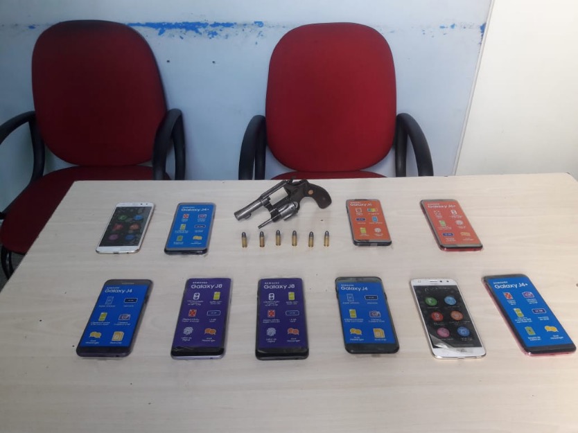 Dupla suspeita de roubar celulares de loja é encontrada baleada em Manaus