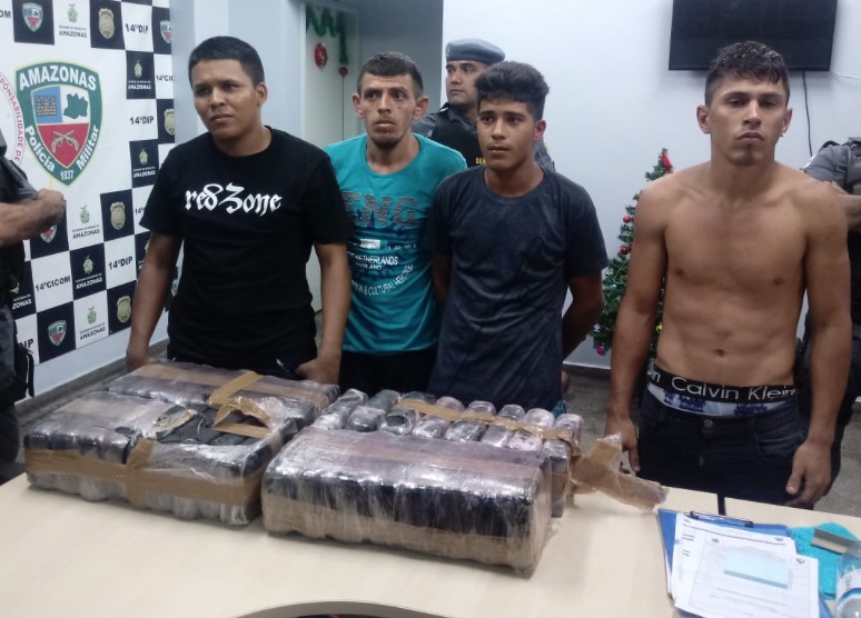 Em Manaus, polícia encontra 34 pacotes de drogas em rua e recaptura foragido do CDPM