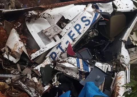 Força-tarefa trabalha para resgatar corpos de seis vítimas de queda de helicóptero