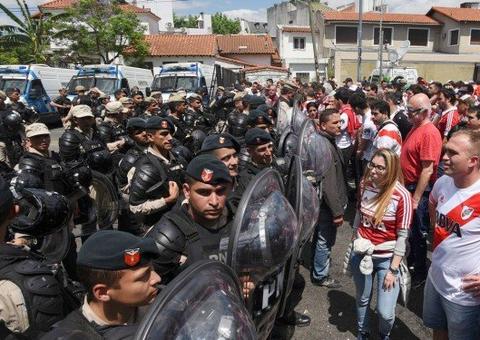 Após ataque a jogadores, Argentina monta megaoperação de segurança para final da Libertadores