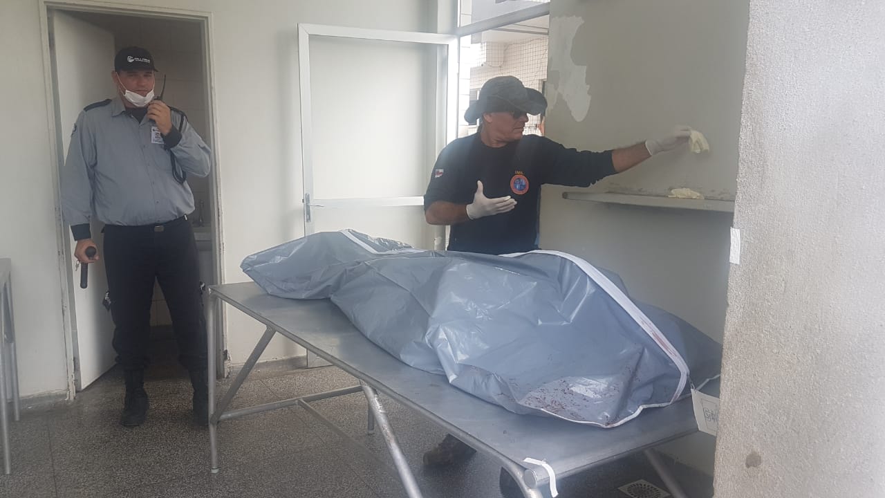 Suspeito de invadir hospital e atirar em desafeto morre após ser espancado em Manaus