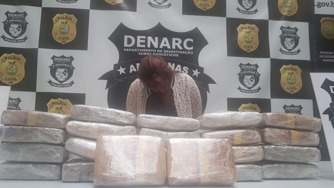 Mulher é presa com droga em embarcação no porto de Manaus 