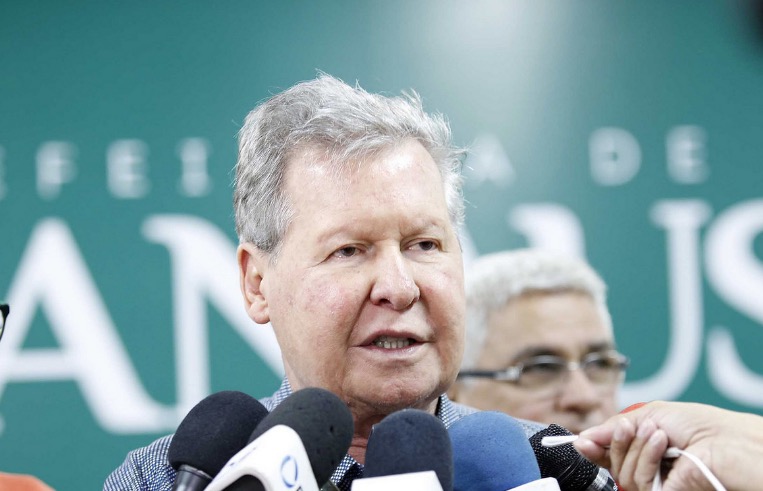 Arthur desmente boato sobre licença de seis meses para tratamento de saúde