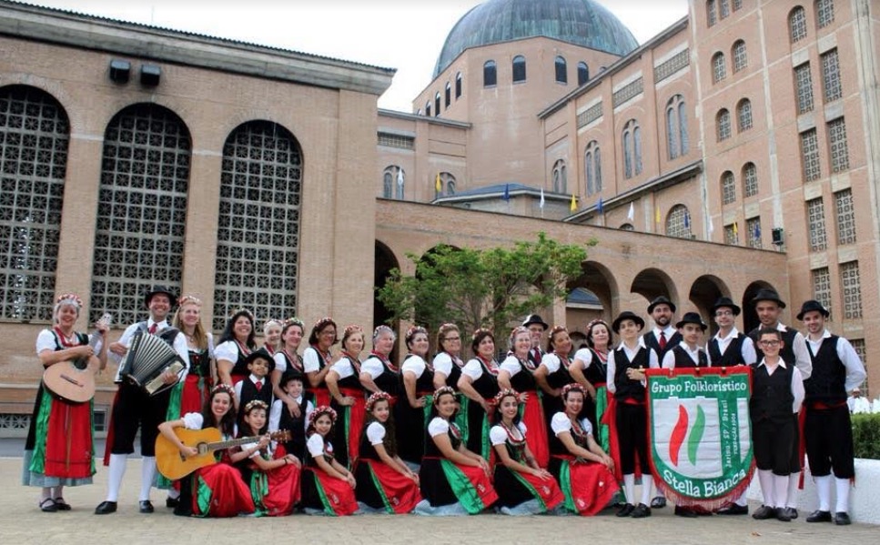  Grupo Folklorístico Stella Bianca fará apresentação única no Teatro do Amazonas