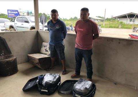 Dupla é presa em aeroporto com 25 kg de drogas em malas no  Amazonas
