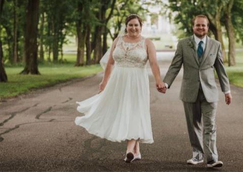 Homem se casa e fica paralisado após se resfriar em lua de mel