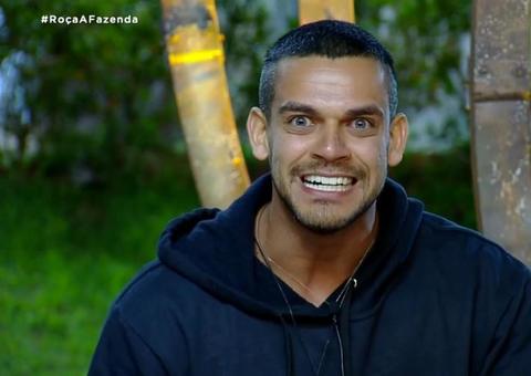 A Fazenda 10: Durante programa ao vivo, Caique acusa Evandro de furto