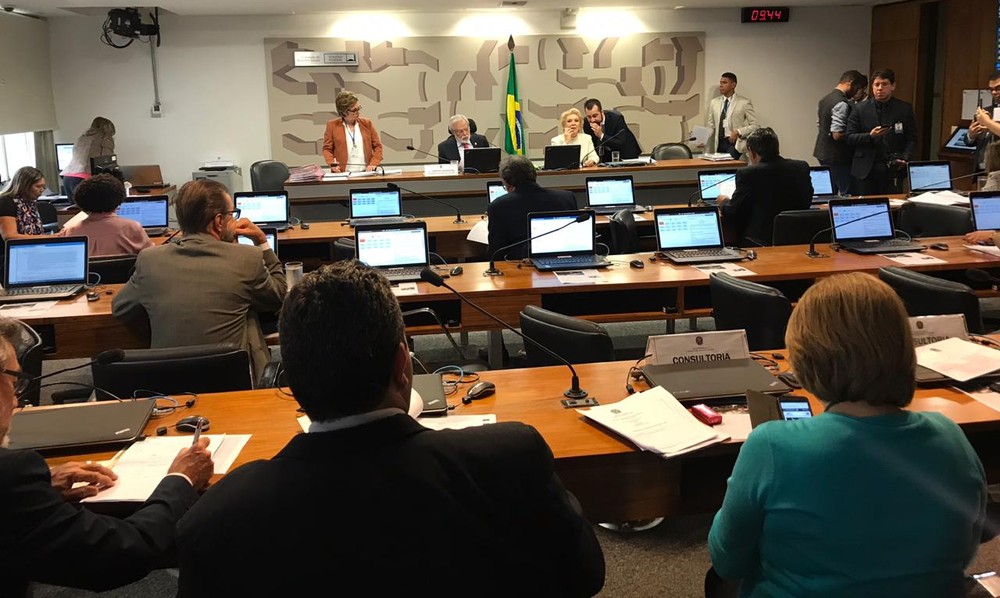 Projeto que permite cultivo da maconha para uso médico avança no Senado