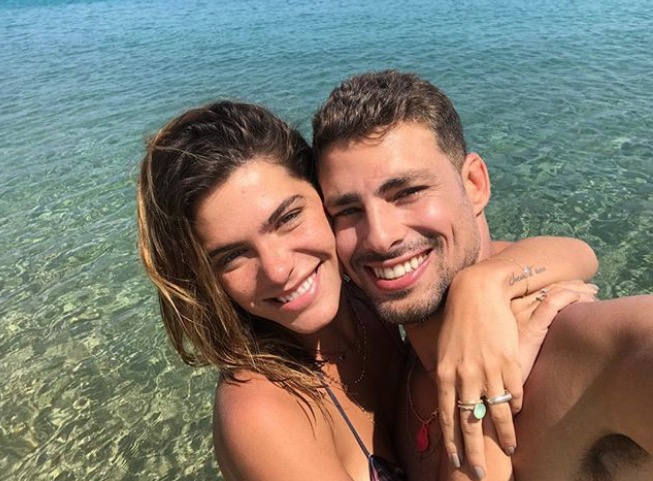 Cauã Reymond posta imagem picante direcionada a Mariana Goldfarb: ‘pegando fogo’