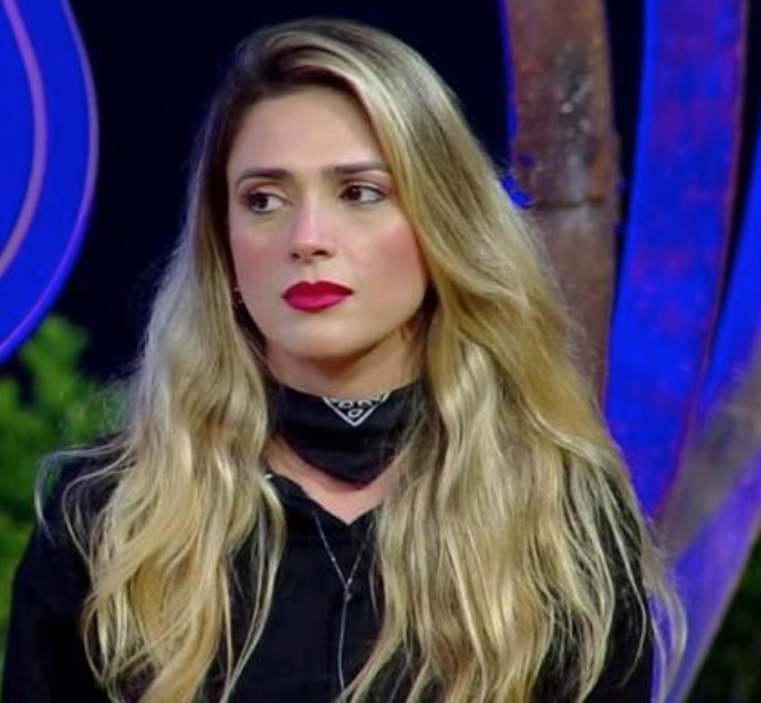 Expulsa de ‘A Fazenda’, Nadja assina contrato com a Record e ganha reality próprio 