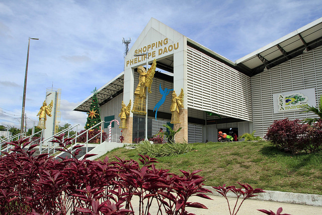 Em clima natalino, galerias populares e shopping Phelippe Daou se preparam para vendas