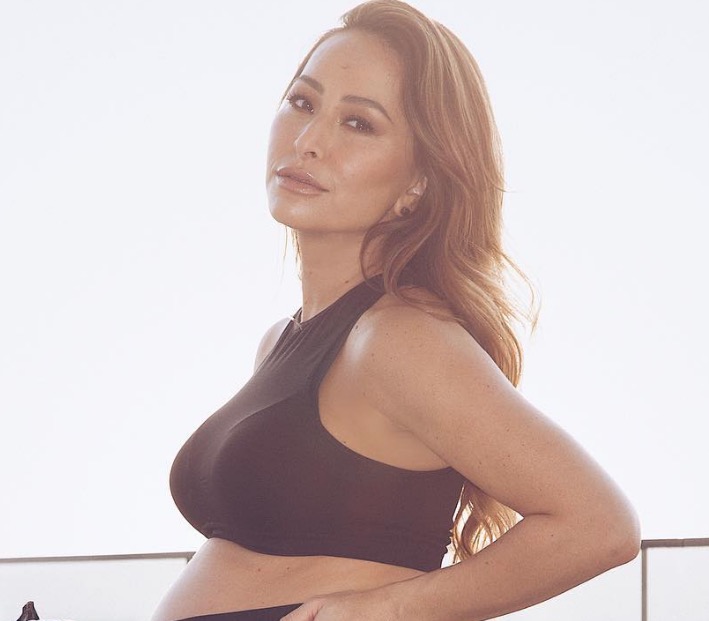 Vídeo: Sabrina Sato aparece dançando na maternidade, prestes a dar à luz