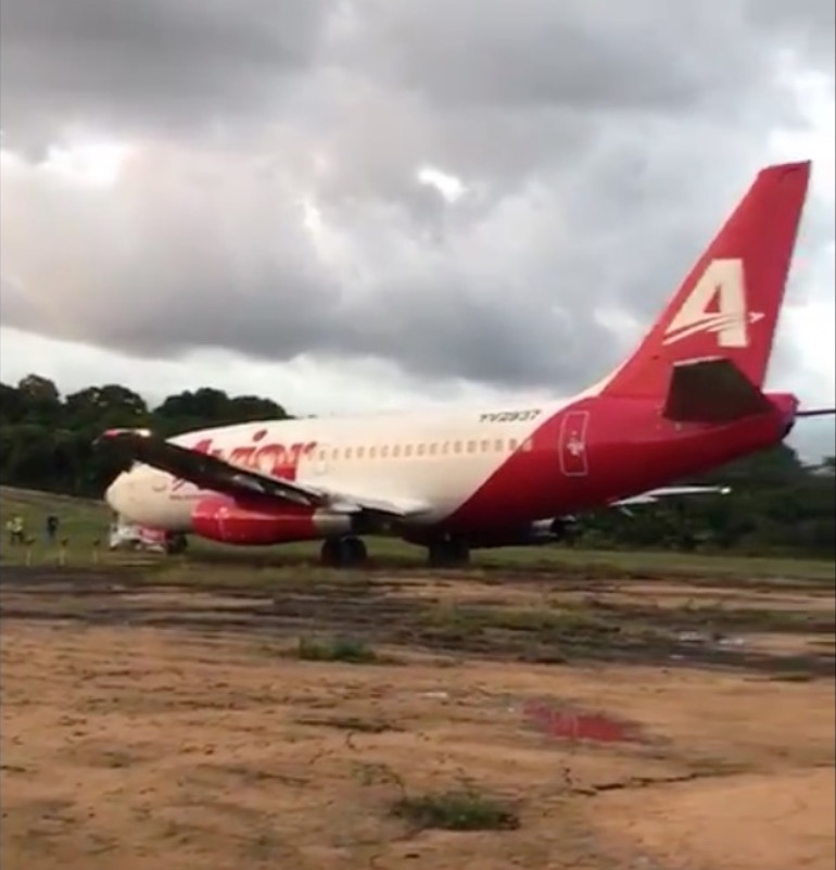 Voos atrasam após avião derrapar e sair da pista em aeroporto de Manaus