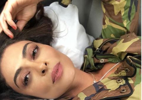 Juliana Paes quebra internet ao posar de lingerie transparente