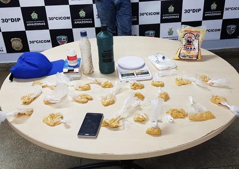 Em Manaus, homem preso com drogas diz que dinheiro bancaria festa de aniversário
