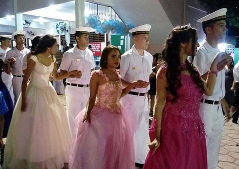 Casa Mamãe Margarida realiza baile coletivo de debutantes