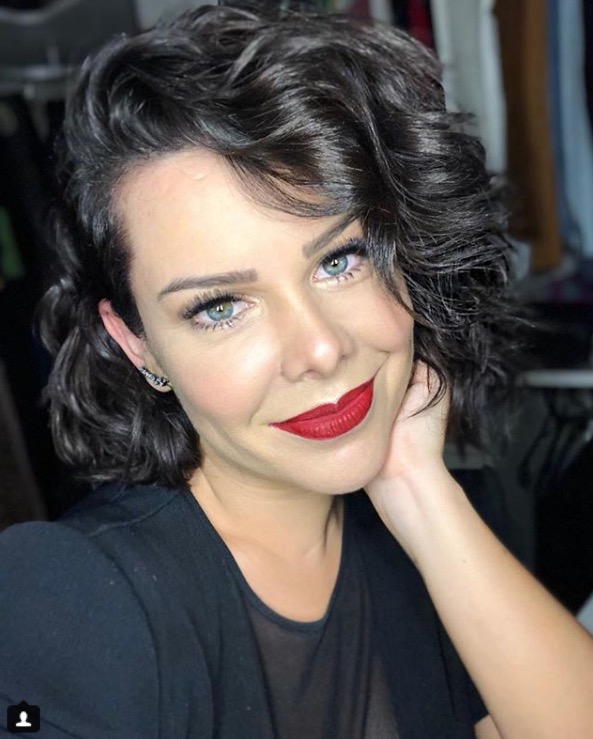 Fernanda Souza muda visual e arranca elogios