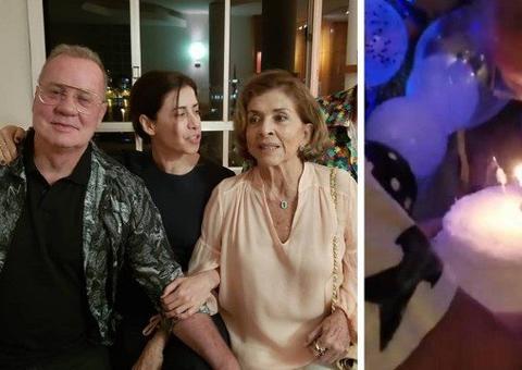 Luiz Fernando Guimarães é surpreendido em aniversário na companhia do marido e famosos
