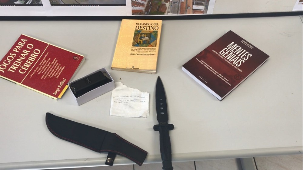 Polícia recolhe faca e arma de choque com dentista preso por matar concorrentes