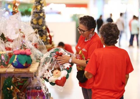 Feira de Artes do Prosamim inicia vendas de artigos natalinos em shopping de Manaus