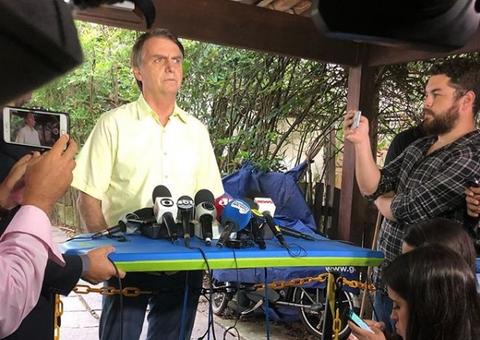 Bolsonaro fala em acolher venezuelanos, mas com pressão a país vizinho