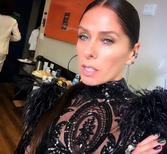 Adriane Galisteu se irrita ao ser questionada sobre sumiço em novela