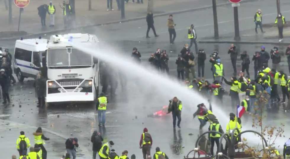 Protestos em Paris deixam ao menos 110 feridos e mais de 270 são presos
