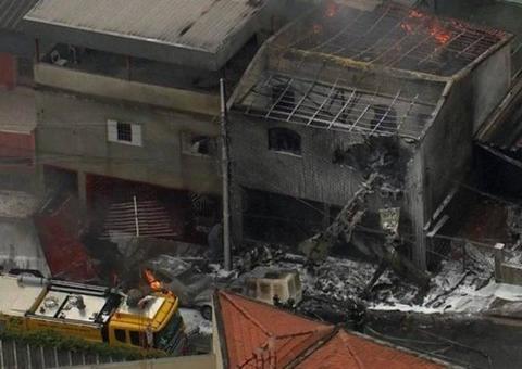 Criança de 8 anos ferida em queda de avião deixa UTI