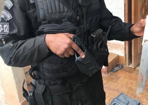 'Tentei socorrer, mas ele continuou batendo', diz mãe de mulher feita refém pelo marido em Santa Cruz