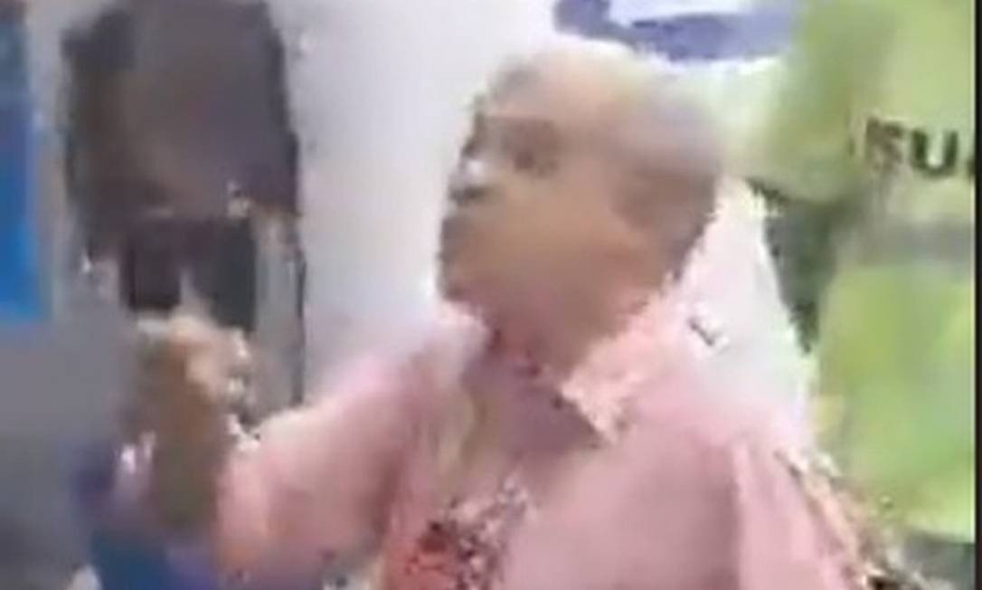 Bandeira é visto discutindo com torcedor após derrota do Flamengo