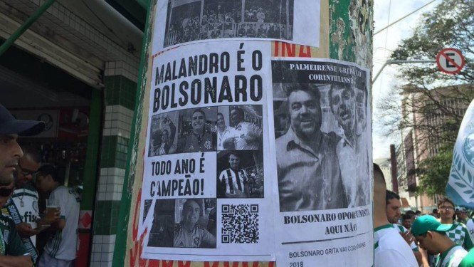 Cartazes protestam contra presença de Bolsonaro no jogo do Palmeiras