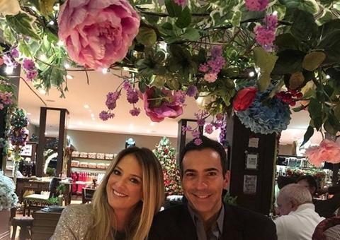  Ticiane Pinheiro e César Tralli comemoram 1 ano de casados em viagem com a família