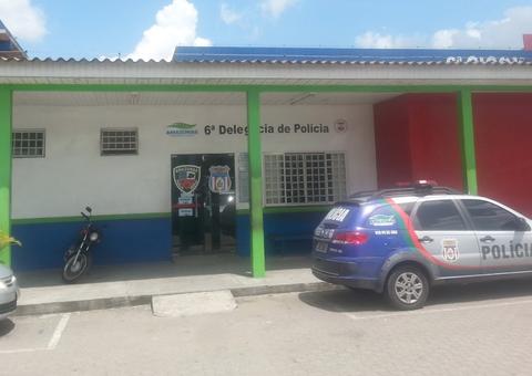 Trio invade e rouba casa em plena luz do dia em Manaus