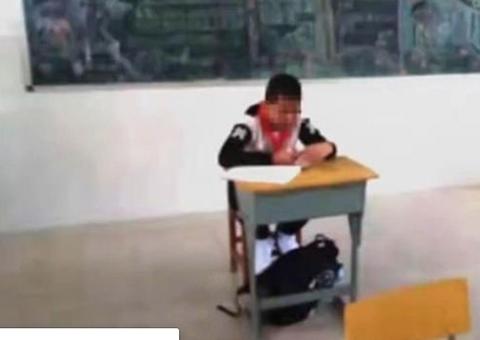 Professor obriga menino com câncer a sentar separado da classe por achar ele 'contagioso'