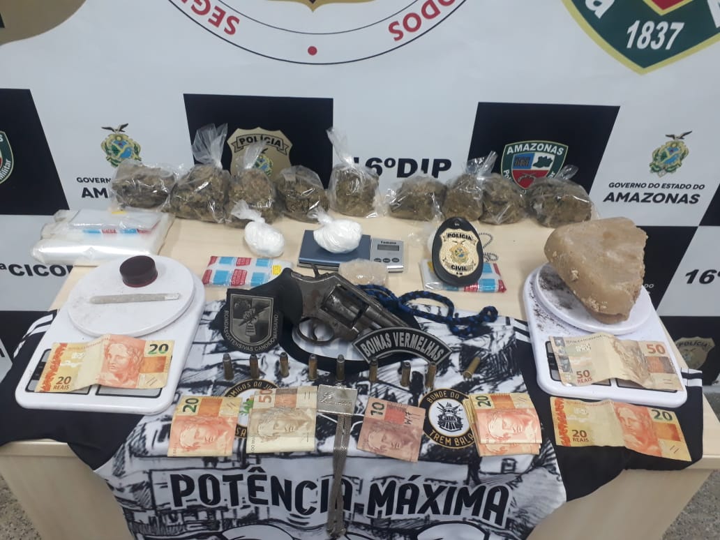 Em Manaus, polícia desarticula laboratório de drogas e encontra arma no local   