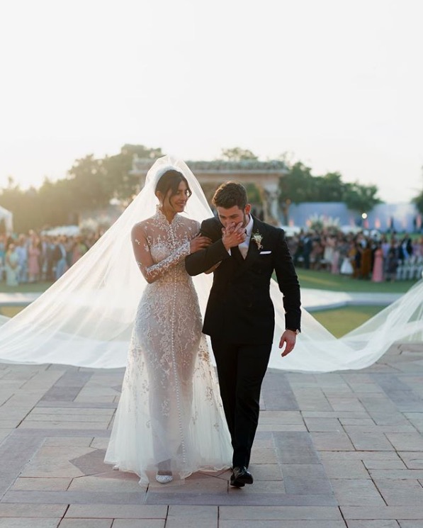 Nick Jonas mostra vídeo e novas fotos do casamento luxuoso com Priyanka Chopra