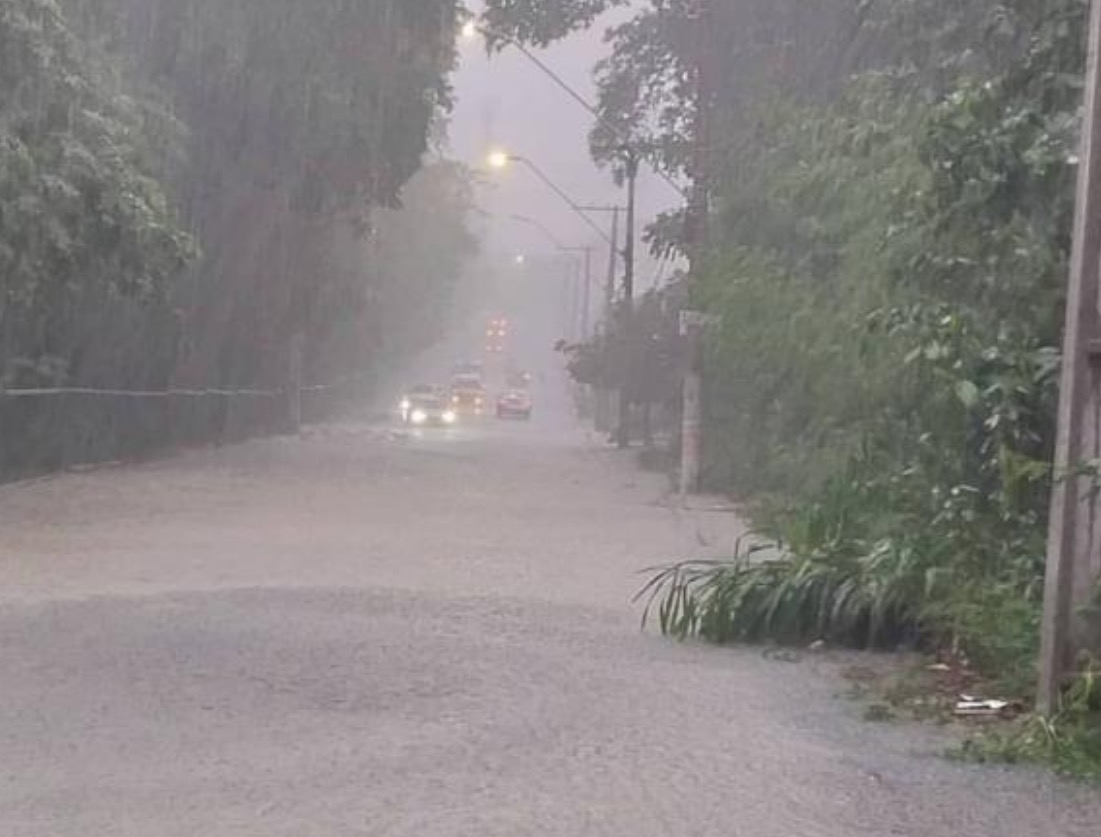 Chuva intensa causa alagamentos e transtornos em Manaus