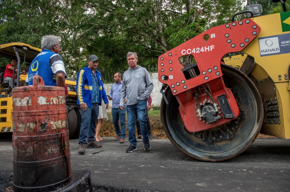 Arthur retoma inspeção de obras após pausa para tratamento de saúde 