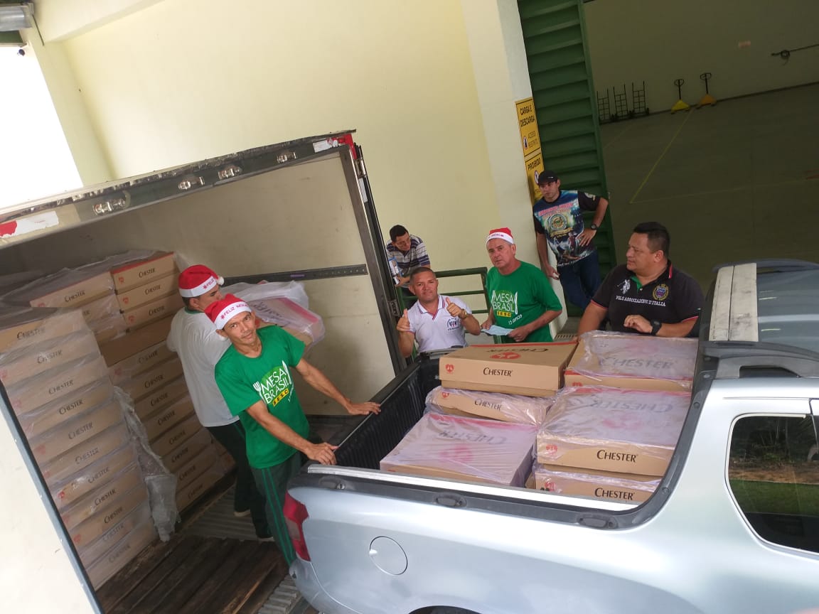 Mesa Brasil distribui 15 mil chesteres no Amazonas