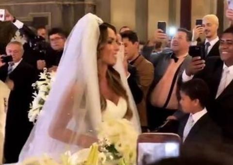 Com muito choro, Nicole Bahls e Marcelo Bimbi se casam em cerimônia luxuosa no Rio