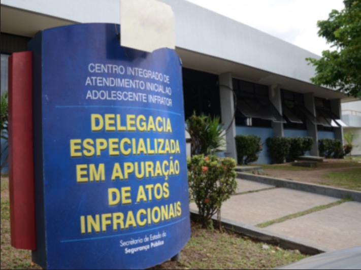 Adolescente é apreendida ao tentar furtar produtos de loja em Manaus