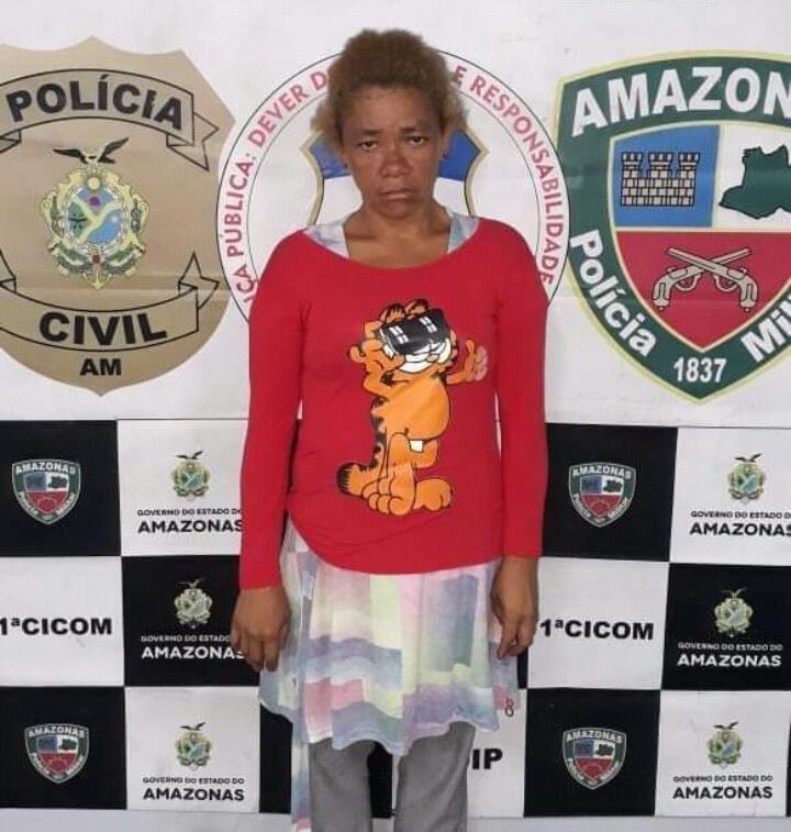 Presa mulher suspeita de matar colega por causa de sutiã em feira de Manaus