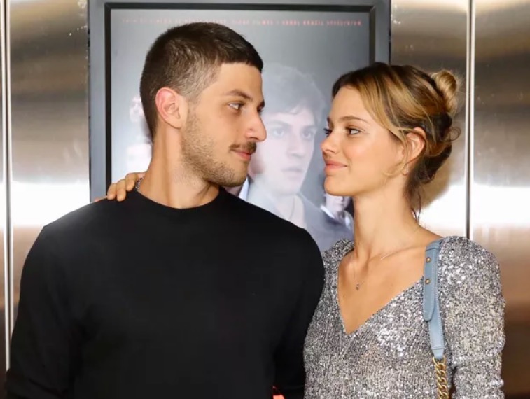 Chay Suede e Laura Neiva fazem primeira aparição pública após reconciliação