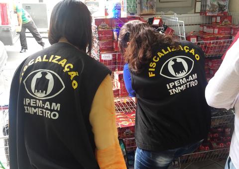 Operação 'Natal Seguro' apreende mais de 600 produtos natalinos irregulares em Manaus