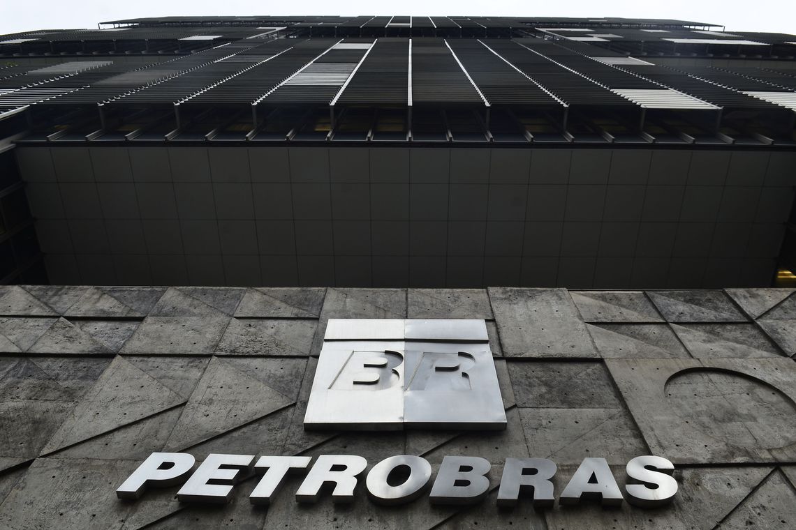 Petrobras demite funcionários com prisão decretada na Lava Jato