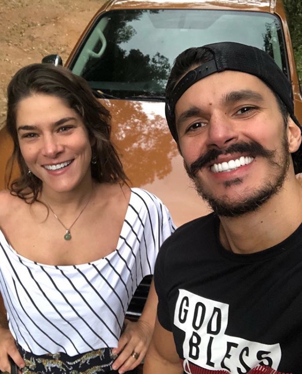 Priscila Fantin revela que está noiva do ator Bruno Lopes