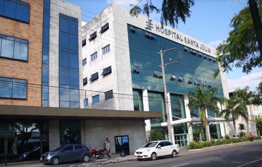 Justiça anula justa causa de funcionária demitida por beijar colega durante serviço no Amazonas