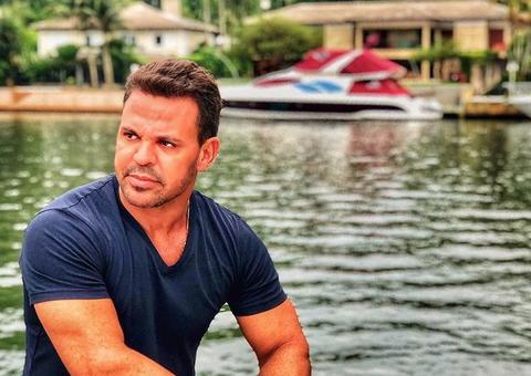 Eduardo Costa causa revolta ao fazer piada com morte de cachorro e é detonado